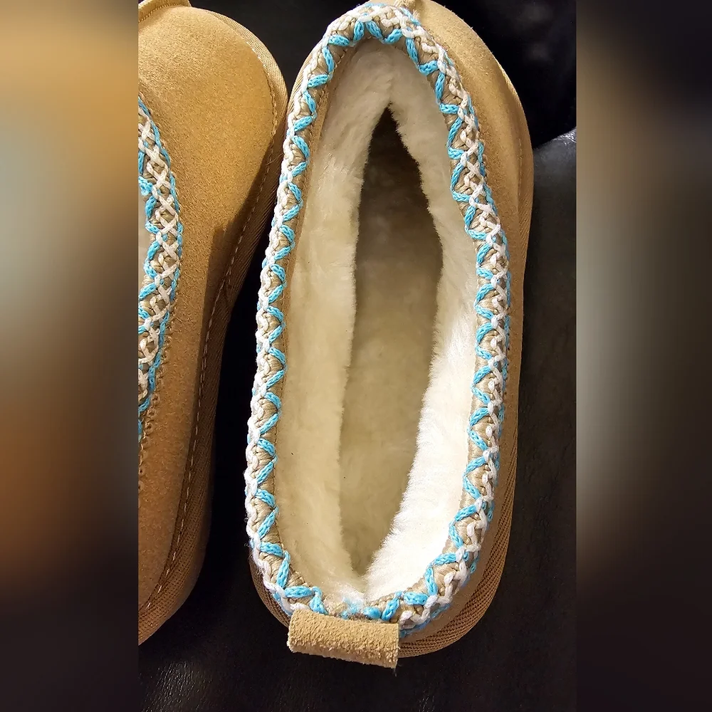 Tan Slip-On Sherpa Lined Slides with Teal Cross Stitch Trim Womens Size 8 NWOT - Picture 9 of 12